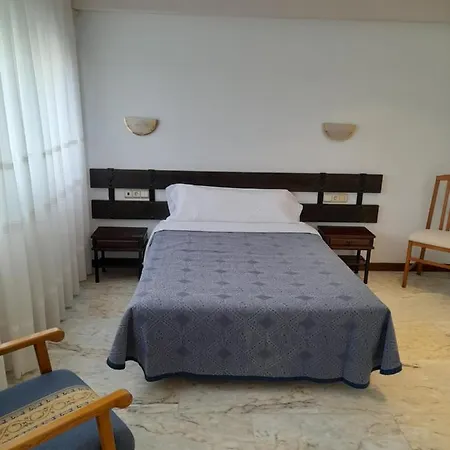 Os Carballos Hotell Sigueiro